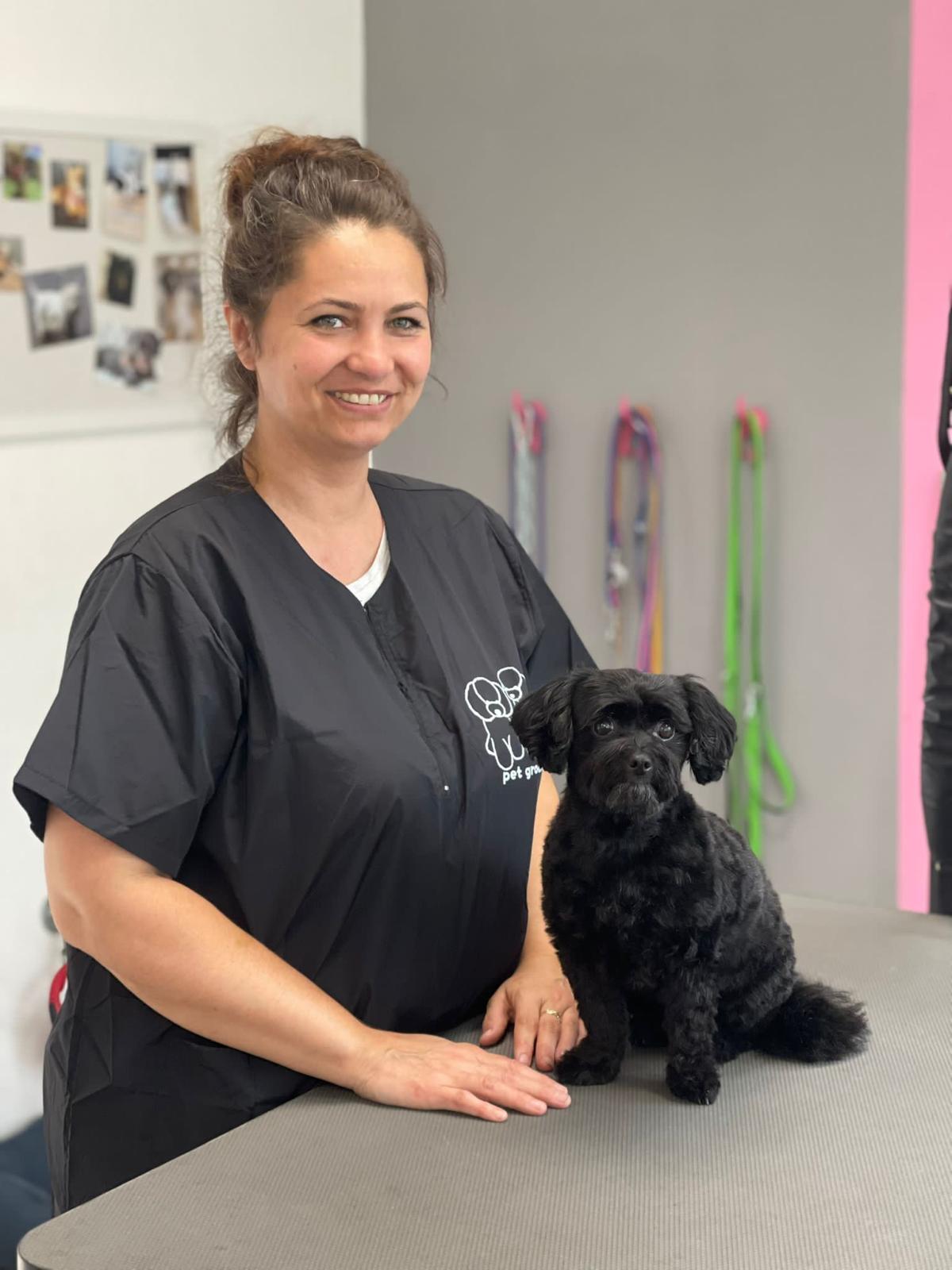 Hundefriseurin Zaneta Senske im Hundesalon